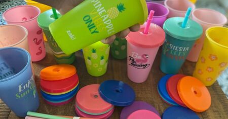 Color changing cups