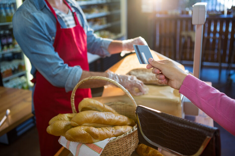 lady paying for bread at a bakery with a credit card