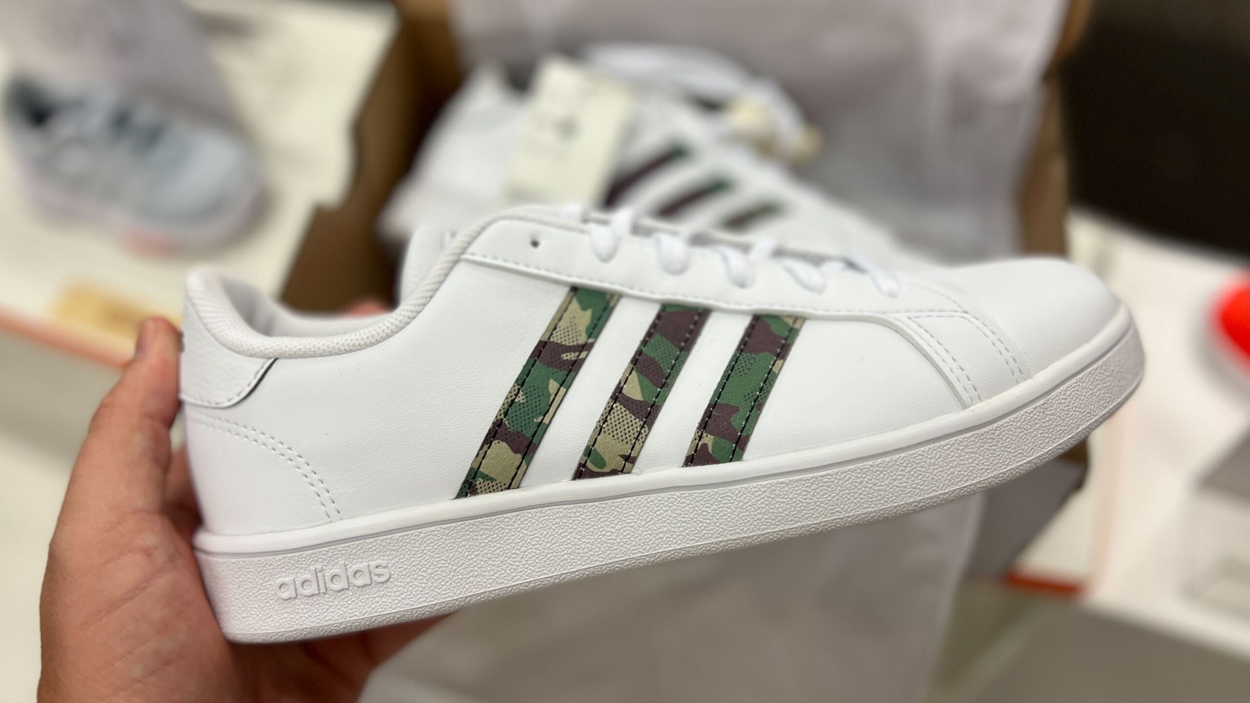 Adidas Grand Court scaled