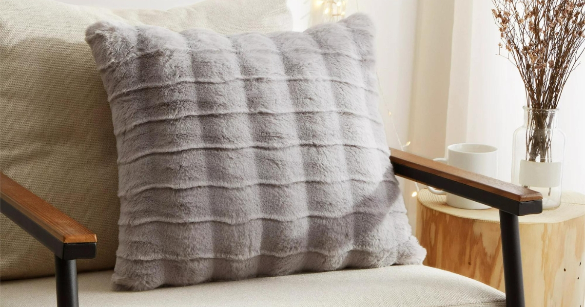 Mainstays Faux Fur x Decorative Pillows