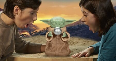 Star Wars The Mandalorian Galactic Snackin Grogu Action Figure