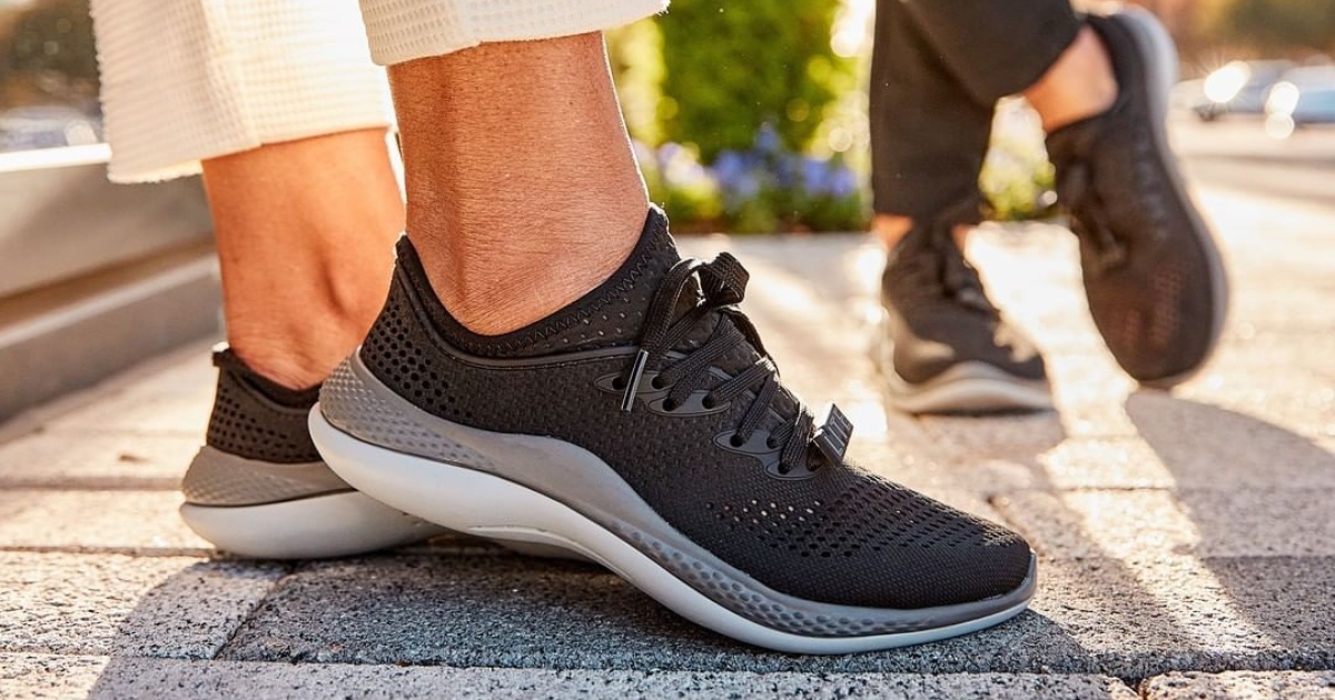 Crocs Mens LiteRide Pacer Sneakers