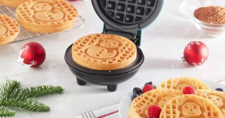 Dash Snowman Mini Waffle Maker