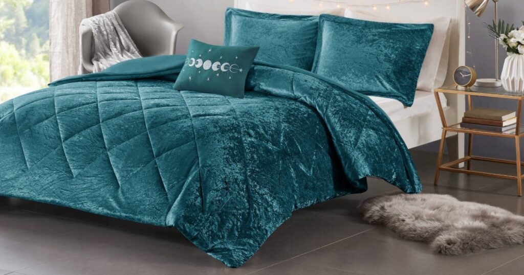 Intelligent Design Alyssa Velvet Duvet Cover Set