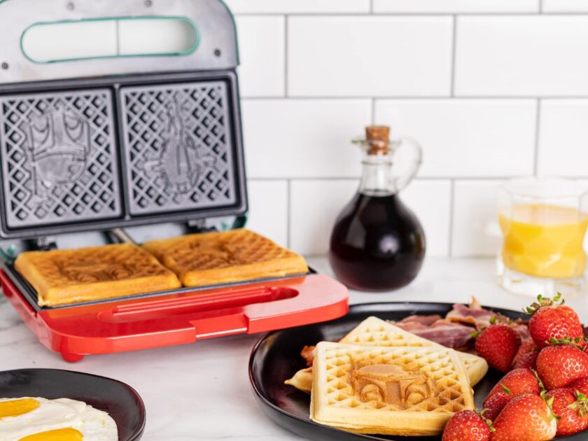 Uncanny Brands Star Wars Boba Fett Double Square Waffle Maker