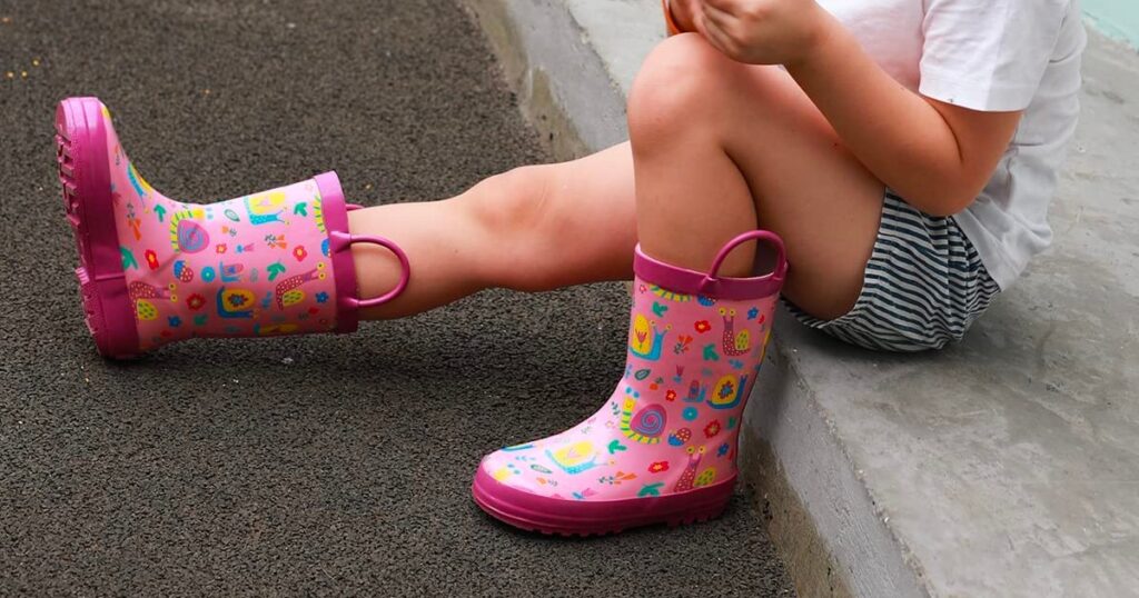RAIN BOOTS