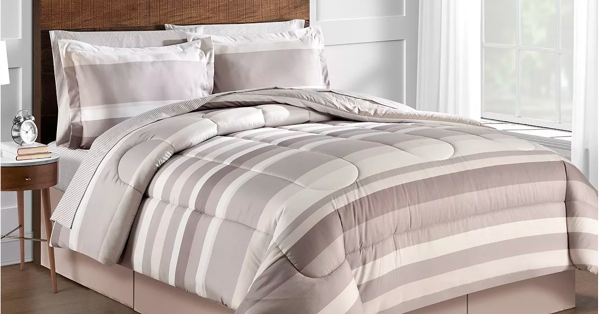 REVERSIBLE COMFORTER