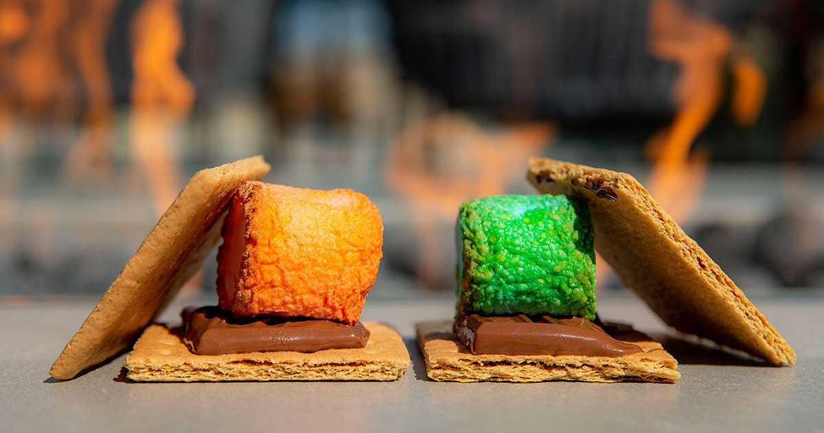 Jet Puff Color Changing Marshmallows on graham crackers