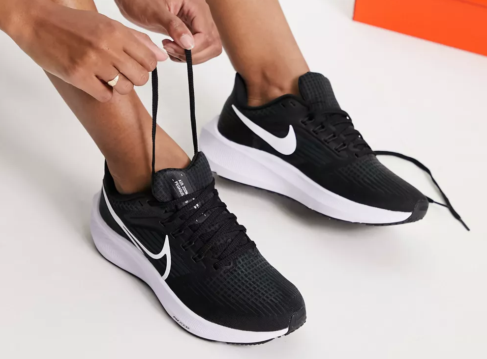 Nike Pegasus 39 sneakers in black and white