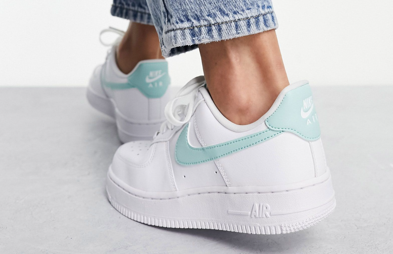Nike Air Force 1 '07 sneakers in white & blue