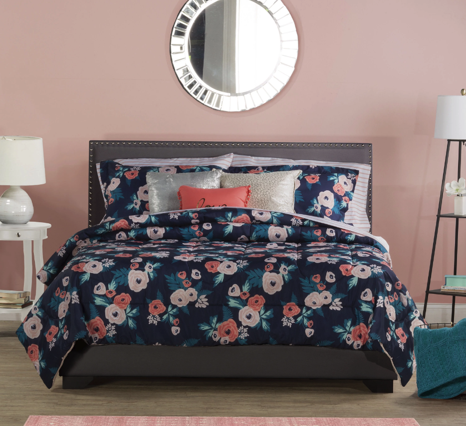 Willow Nailhead Trim Upholstered Queen Bed