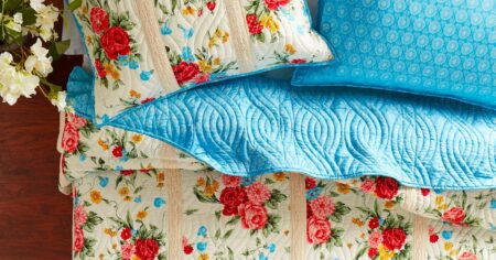 PIIONEER WOMAN QUILT