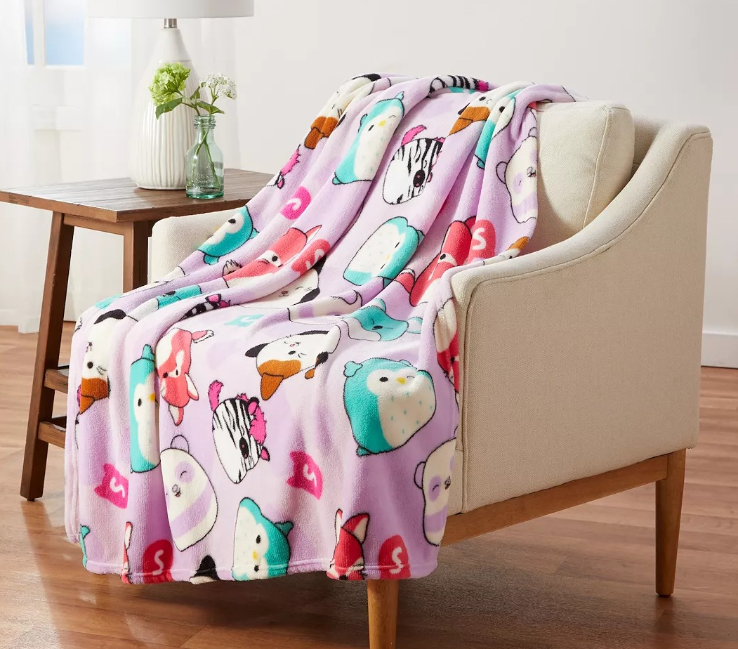 Squishmallows Squish Me Super Soft Microraschel Throw Blanket