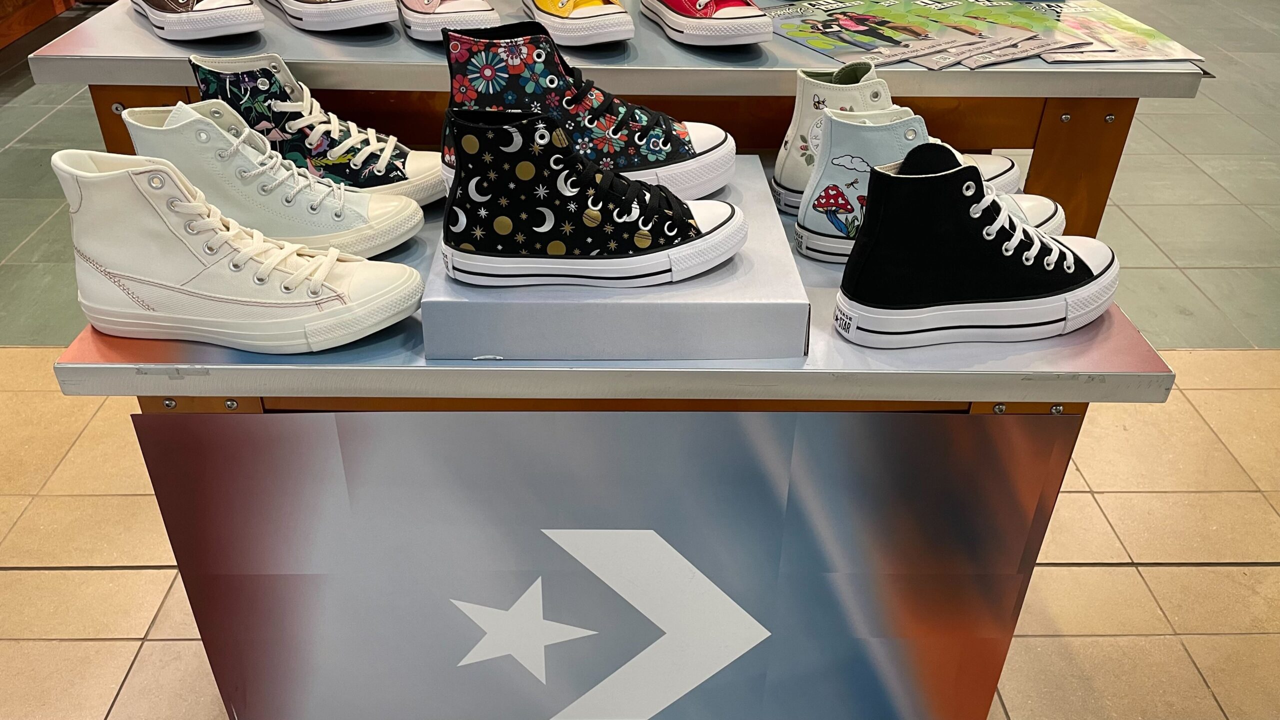 converse wide scaled