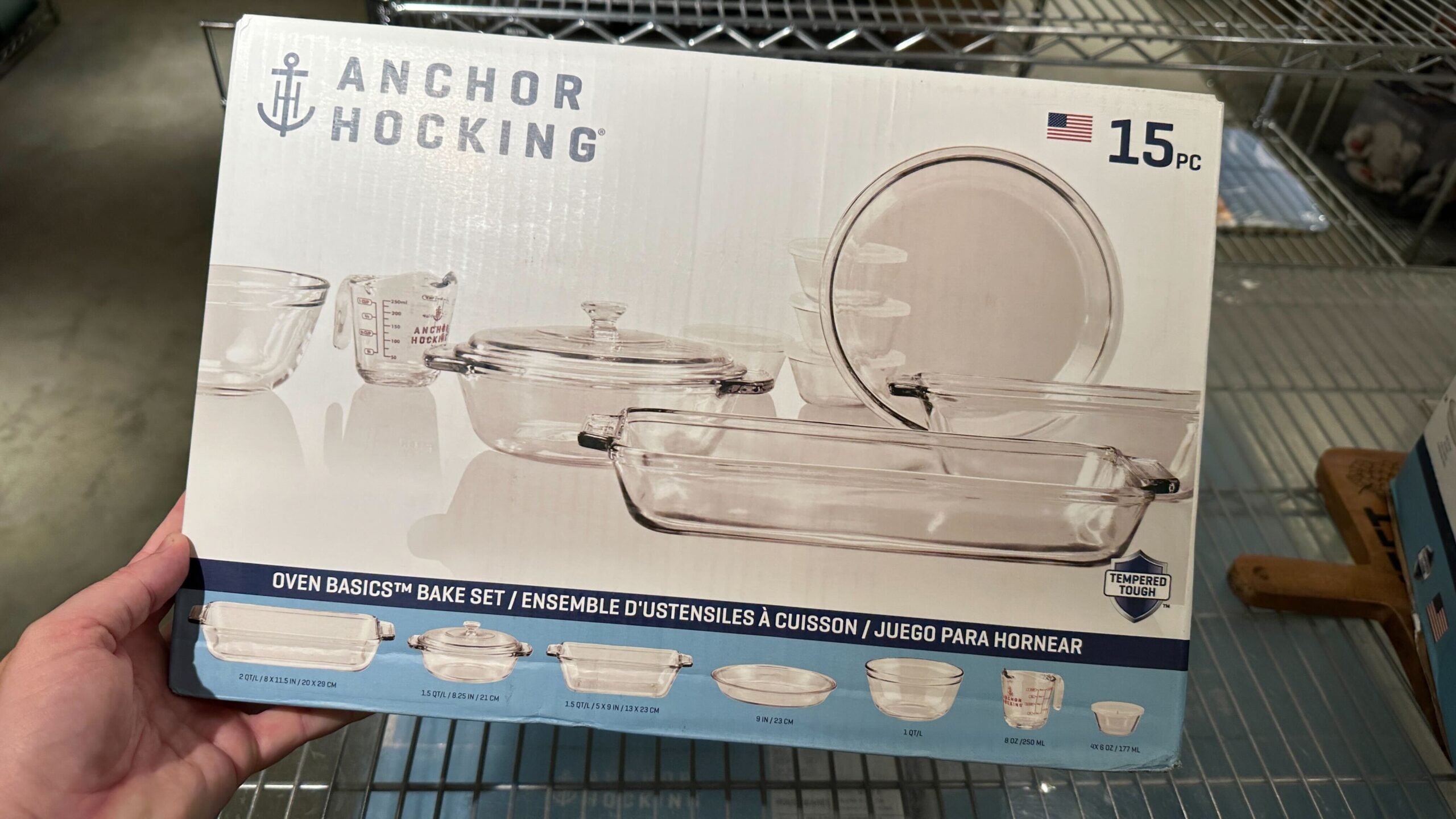 anchor-hocking-15-piece-set-macys hand holding an Anchor Hocking bakeware box set