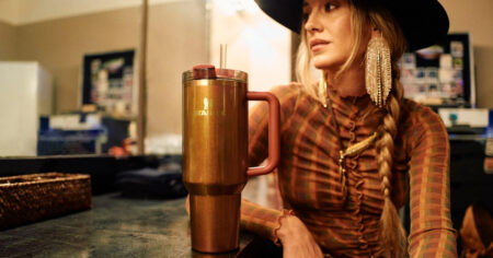 STANLEY X LAINEY WILSON QUENCHER H FLOWSTATE™ TUMBLER