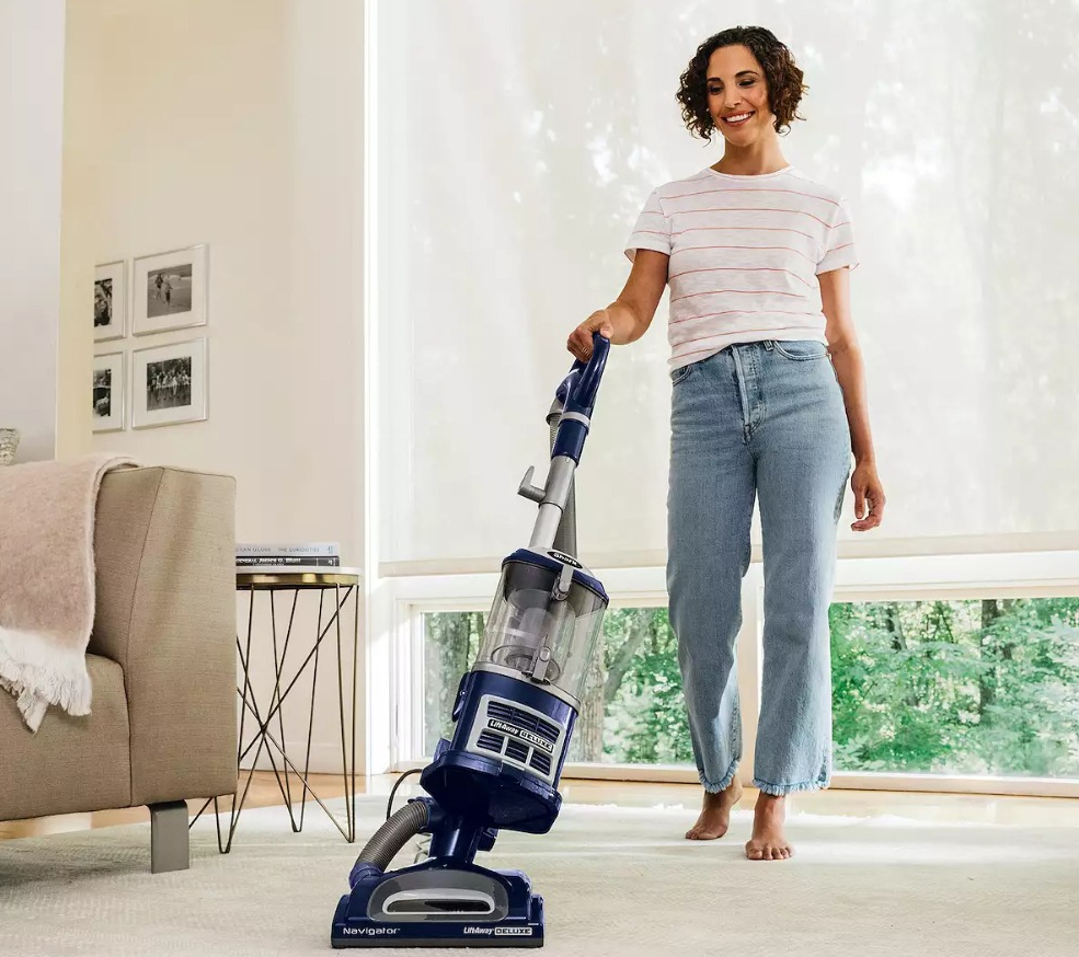 Shark Navigator Lift Away Deluxe Upright Vacuum