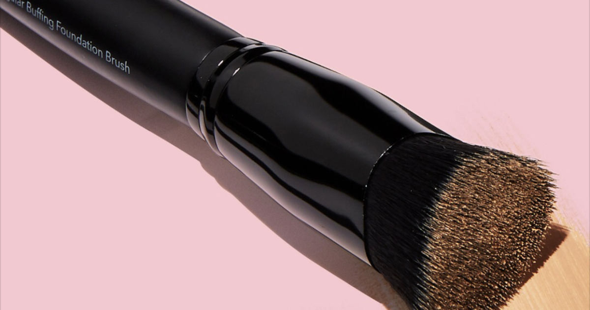 Possible Free e l f Triangular Buffing Foundation Brush Sample