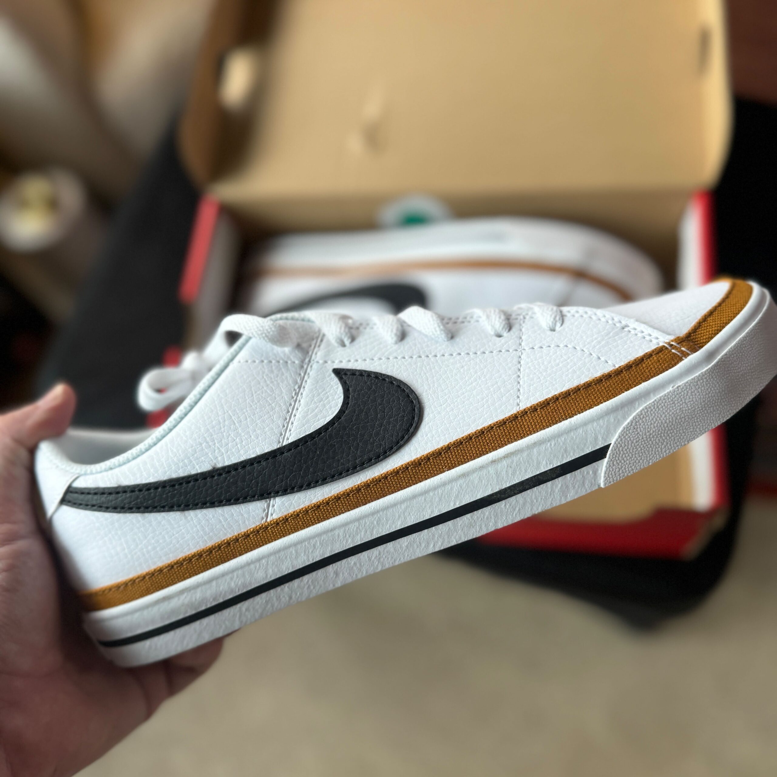 kendall-nike-court-legacy-sneakers IMG scaled