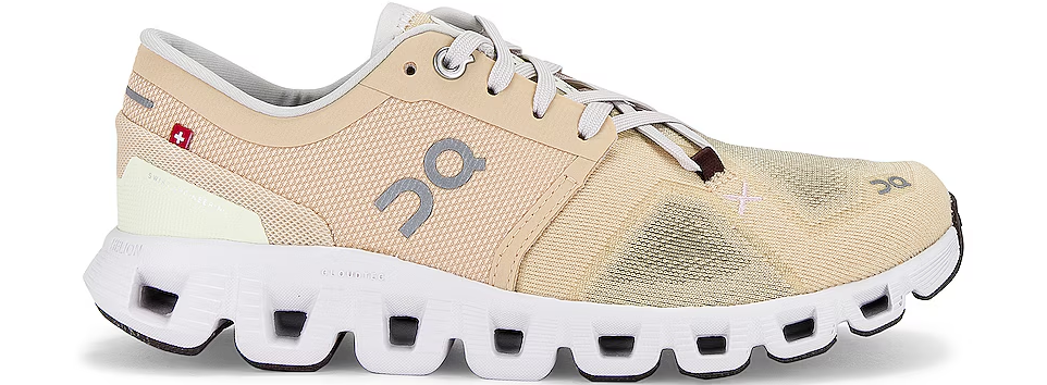 tan and white On Cloud sneakers