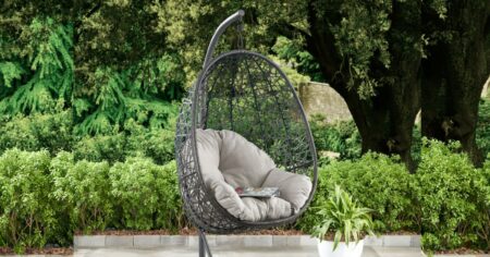 HANGING EGG CHAIR