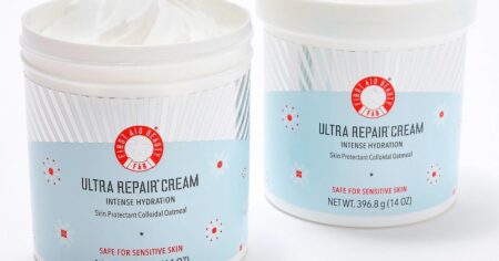 FIRST AID BEAUTY REPAIR CREAM