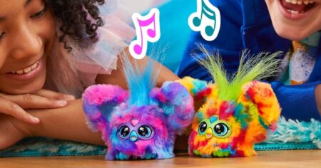 kids playing with Furby Furblets