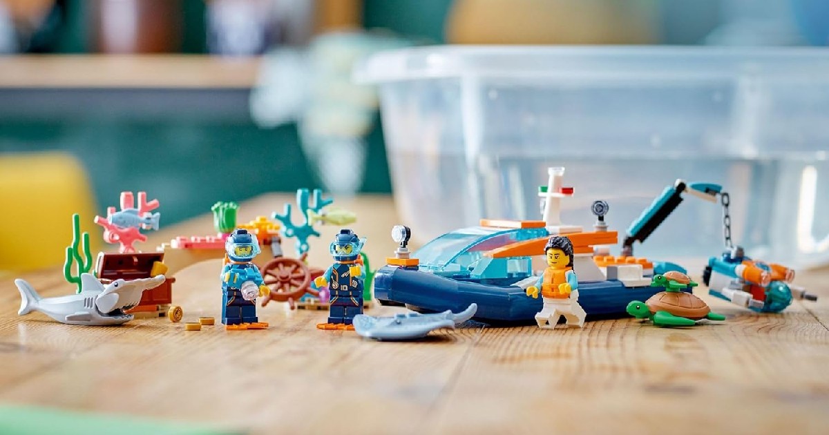 LEGO CITY EXPLORER DIVING BOAT LEGO CITY EXPLORER DIVING BOAT