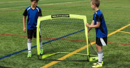 kids placing a soccer goal