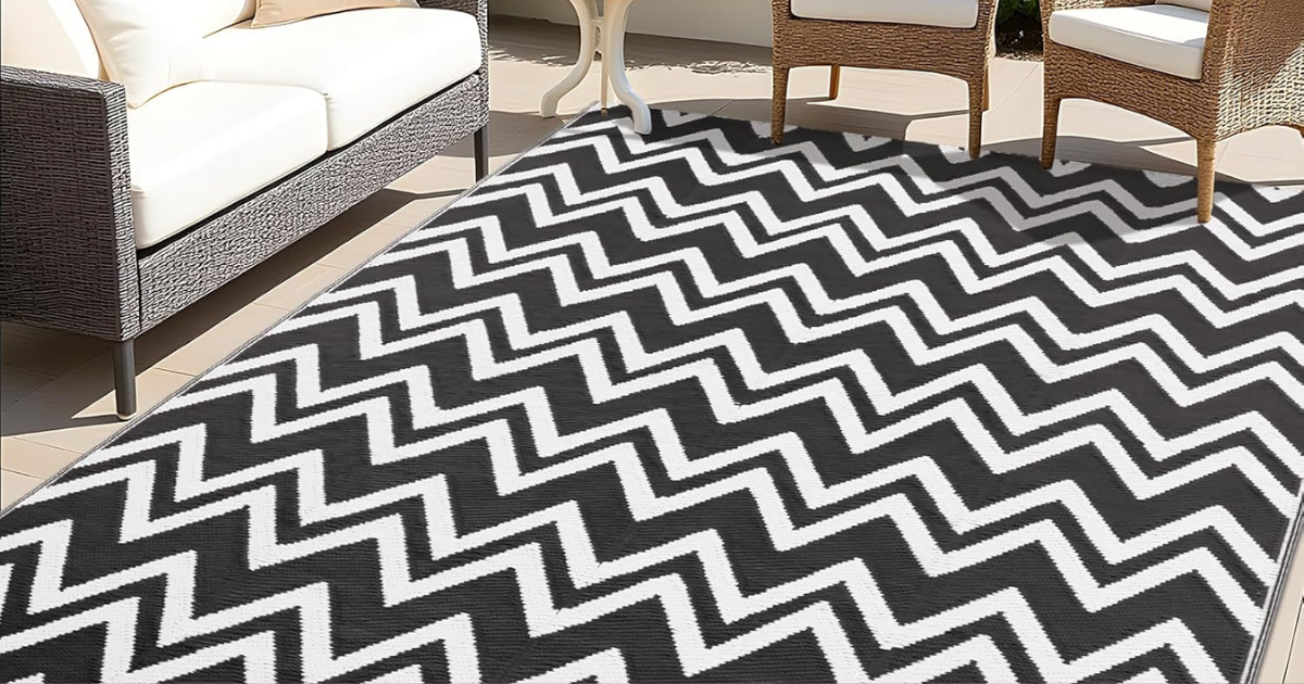 OUTDOOR RUG