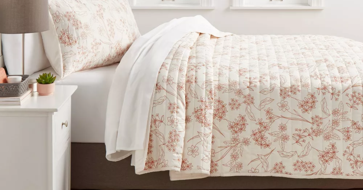 Room Essentials Satin Quilts