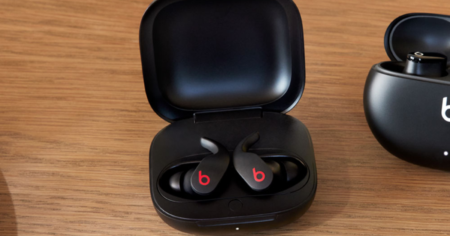 BEATS EARBUDS